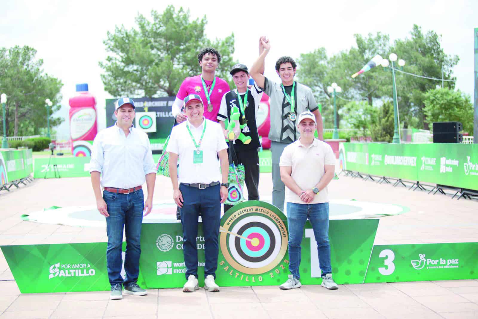 Ana Paula Vázquez y Sebastián García brillan en torneo de tiro con arco