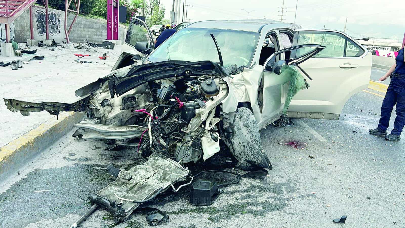 Accidente vial en Monclova: Camioneta destruida en Boulevard Pape