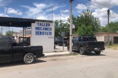 Muere mecánico al  caerle una pickup mientras trabajaba