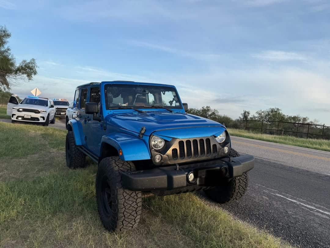 Sorprenden a conductor  en Texas con migrante; iba oculto en una mochila
