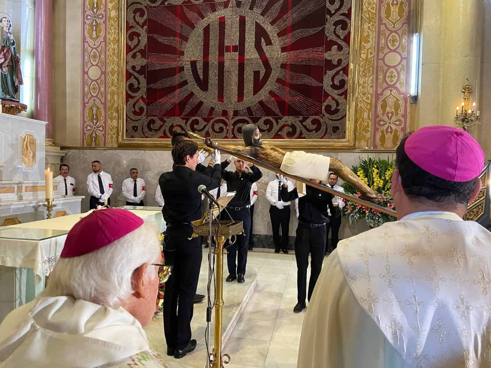Obispo Hilario González preside el inicio del Novenario del Santo Cristo en Saltillo