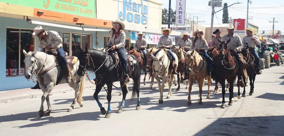 Cabalgata en octubre, caos hoy: Allende exige soluciones, no espectáculos