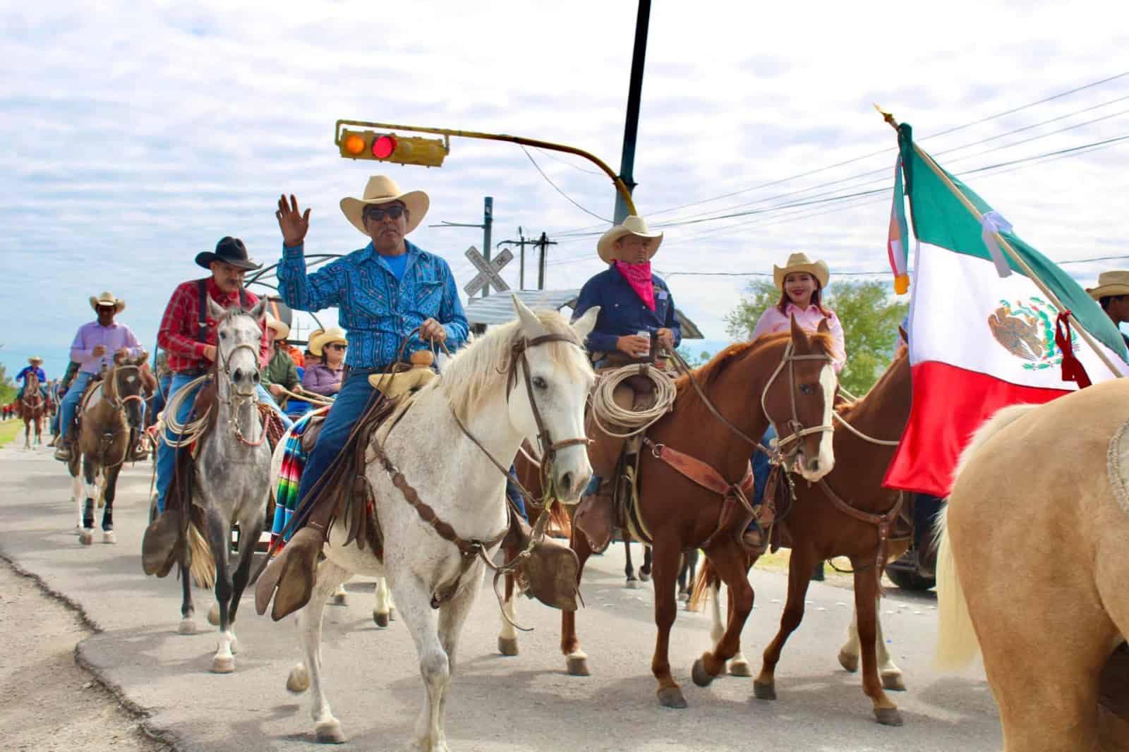 Cabalgata en octubre, caos hoy: Allende exige soluciones, no espectáculos