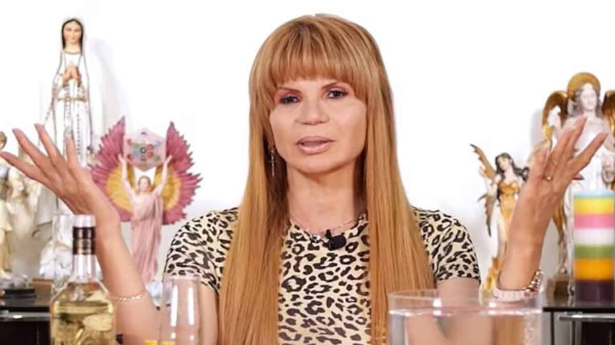 Mhoni Vidente asegura que Chicharito está poseído por un demonio