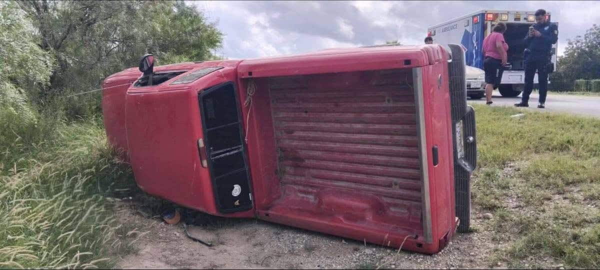 Aparatosa volcadura deja un lesionado en tramo Nava–Morelos