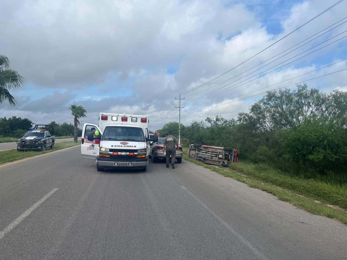 Aparatosa volcadura deja un lesionado en tramo Nava–Morelos