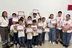 Niñas y niños aprenden primeros auxilios en curso de verano de la Cruz Roja