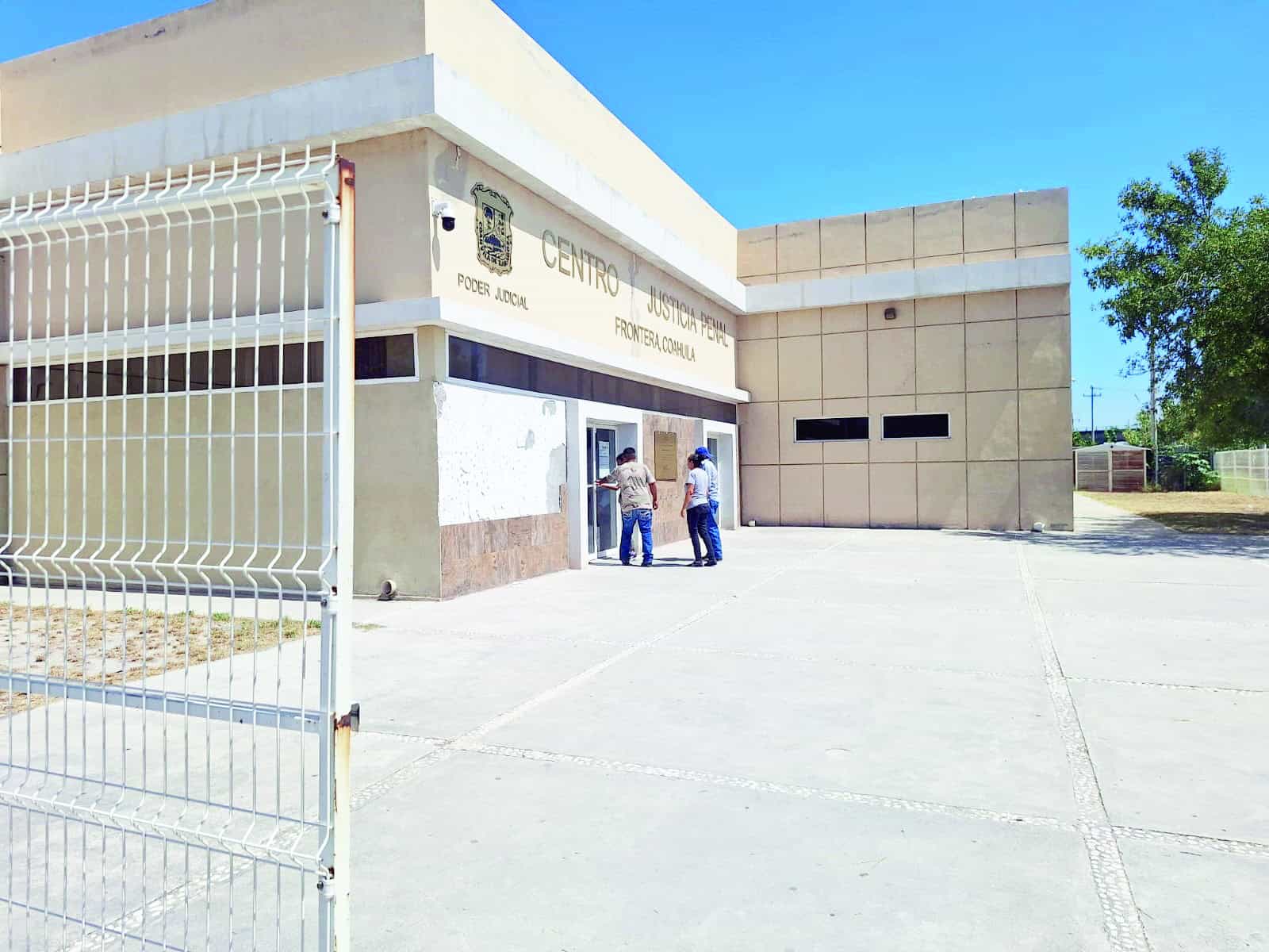 Juez extiende medidas de protección a víctimas de violencia familiar en audiencia