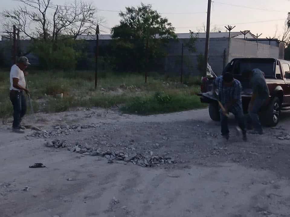 Se hartan en Allende y reparan calles por su cuenta