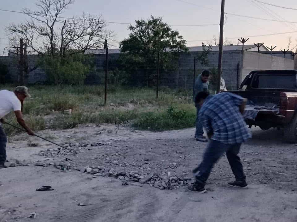 Se hartan en Allende y reparan calles por su cuenta