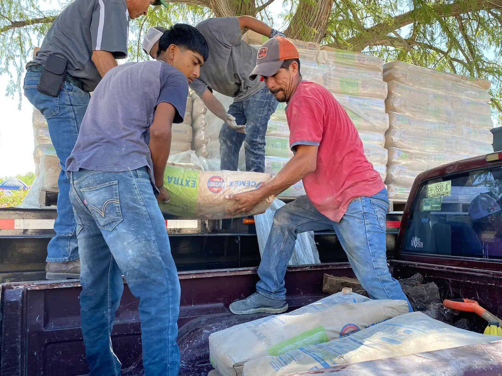 Entrega de cemento a bajo costo en Villa Unión beneficia hogares