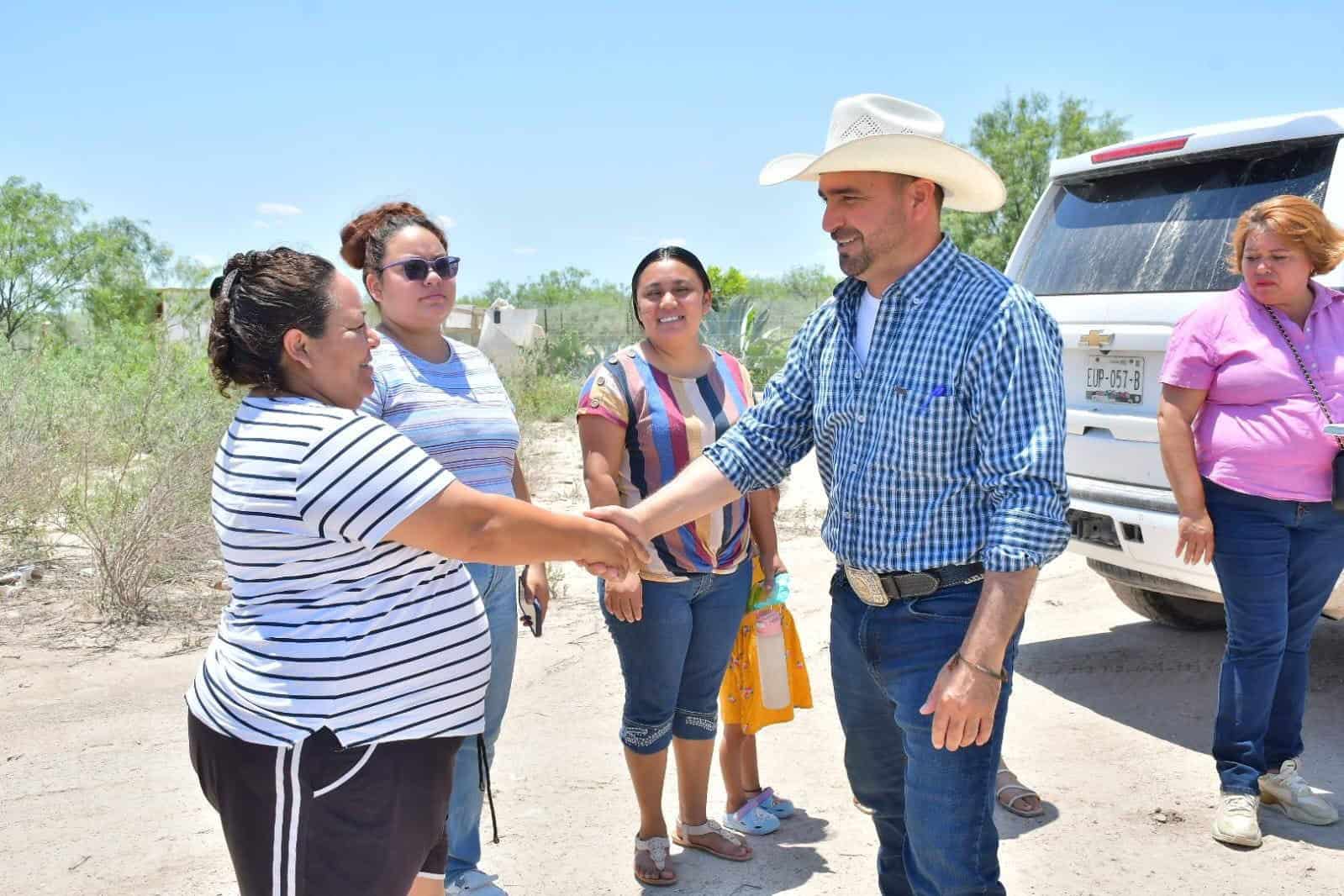 Lujos, rancho y sospechas: ciudadanos de Nava exigen claridad al alcalde