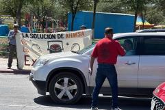 Trabajadores de AHMSA impiden salida de equipos en protesta