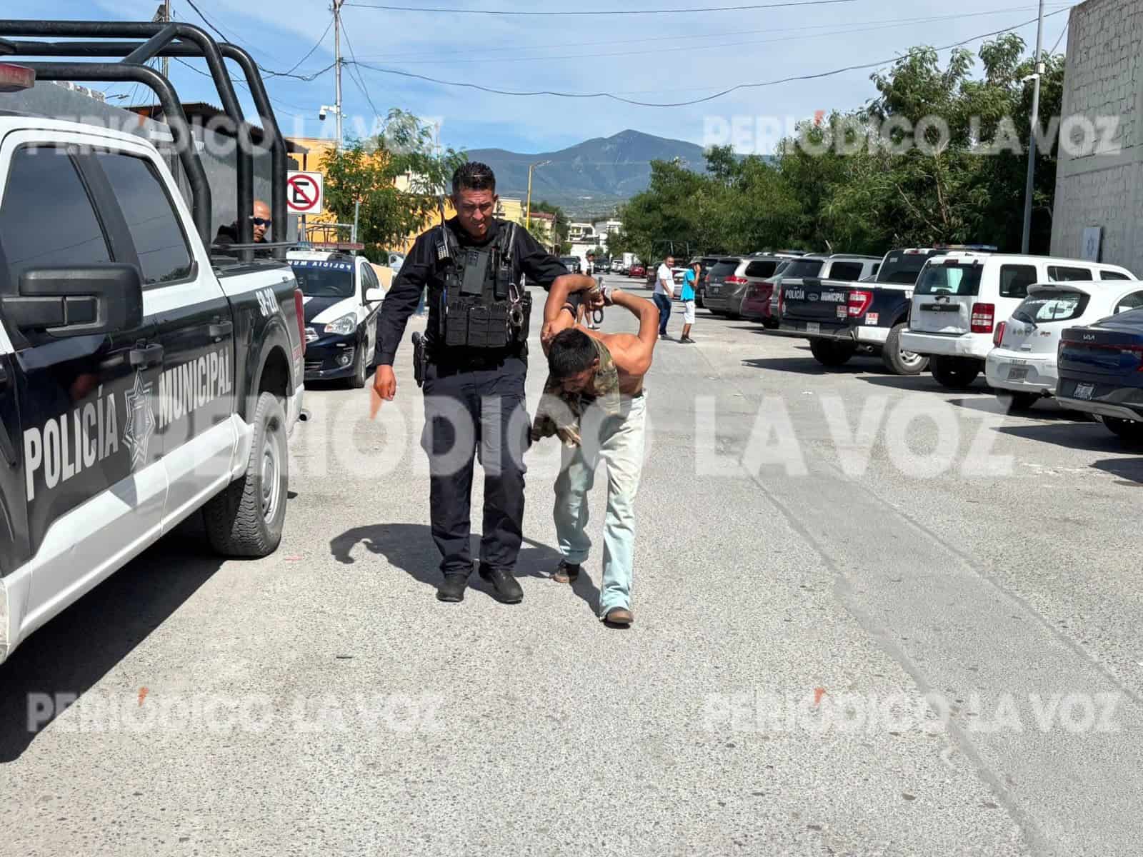Policía Municipal detiene a individuo con cuchillo en Monclova