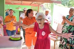 Doña Nachita celebra 105 años de vida como ejemplo de fortaleza y legado en Nava