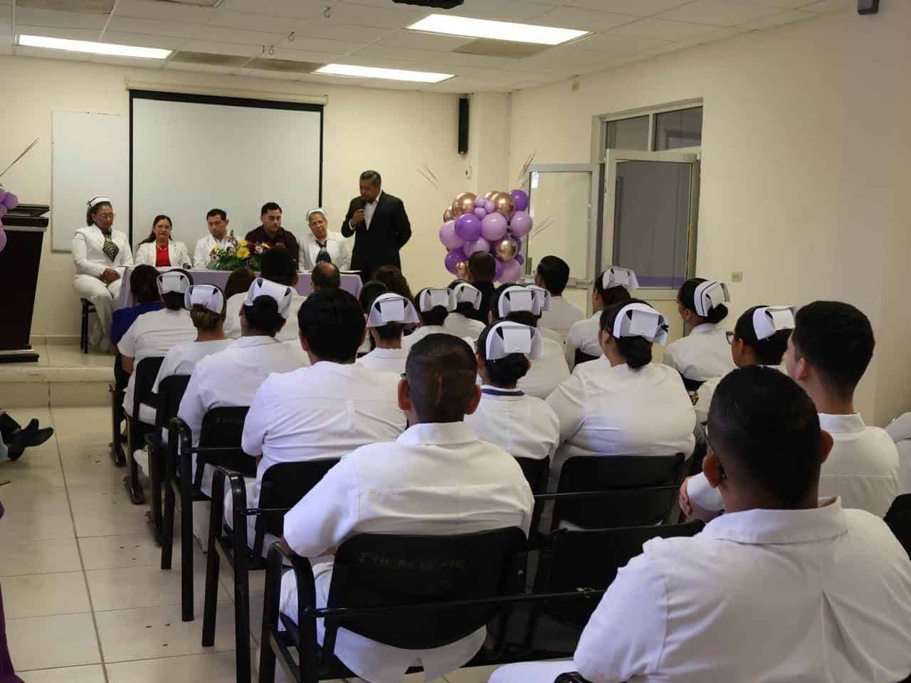 Entregan constancias a jóvenes de Enfermería y Nutrición en Allende