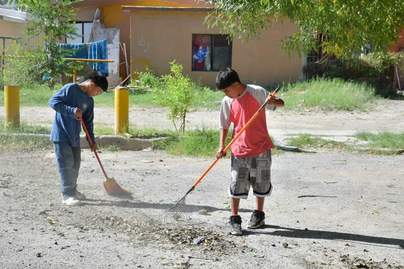 Jóvenes de Nava transforman su comunidad con jornadas de limpieza