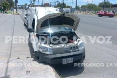 Accidente vial en Monclova: Conductor de empresa químicos choca contra banqueta