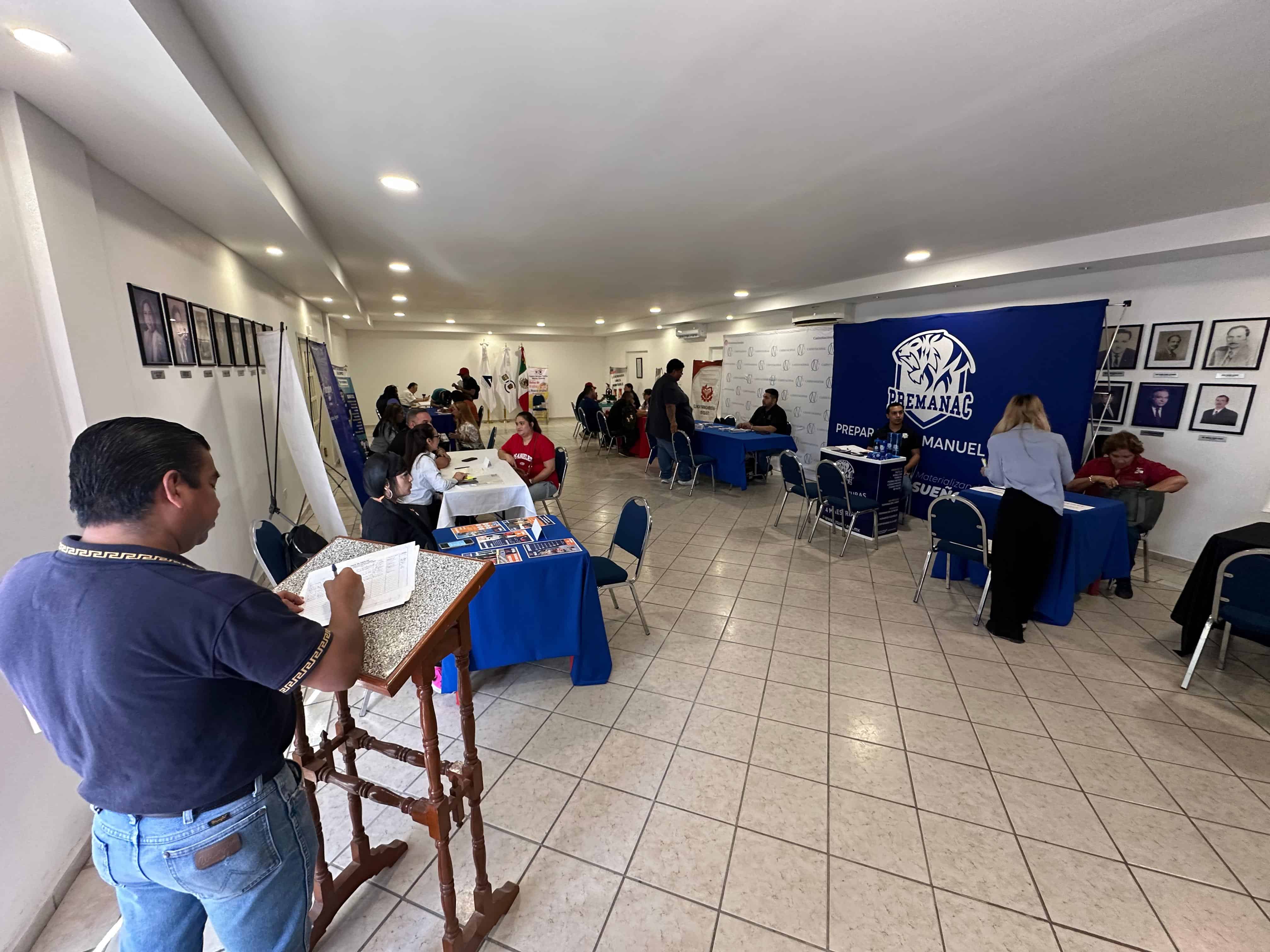 Feria del Empleo en Piedras Negras Desborda Expectativas con Cientos de Aspirantes