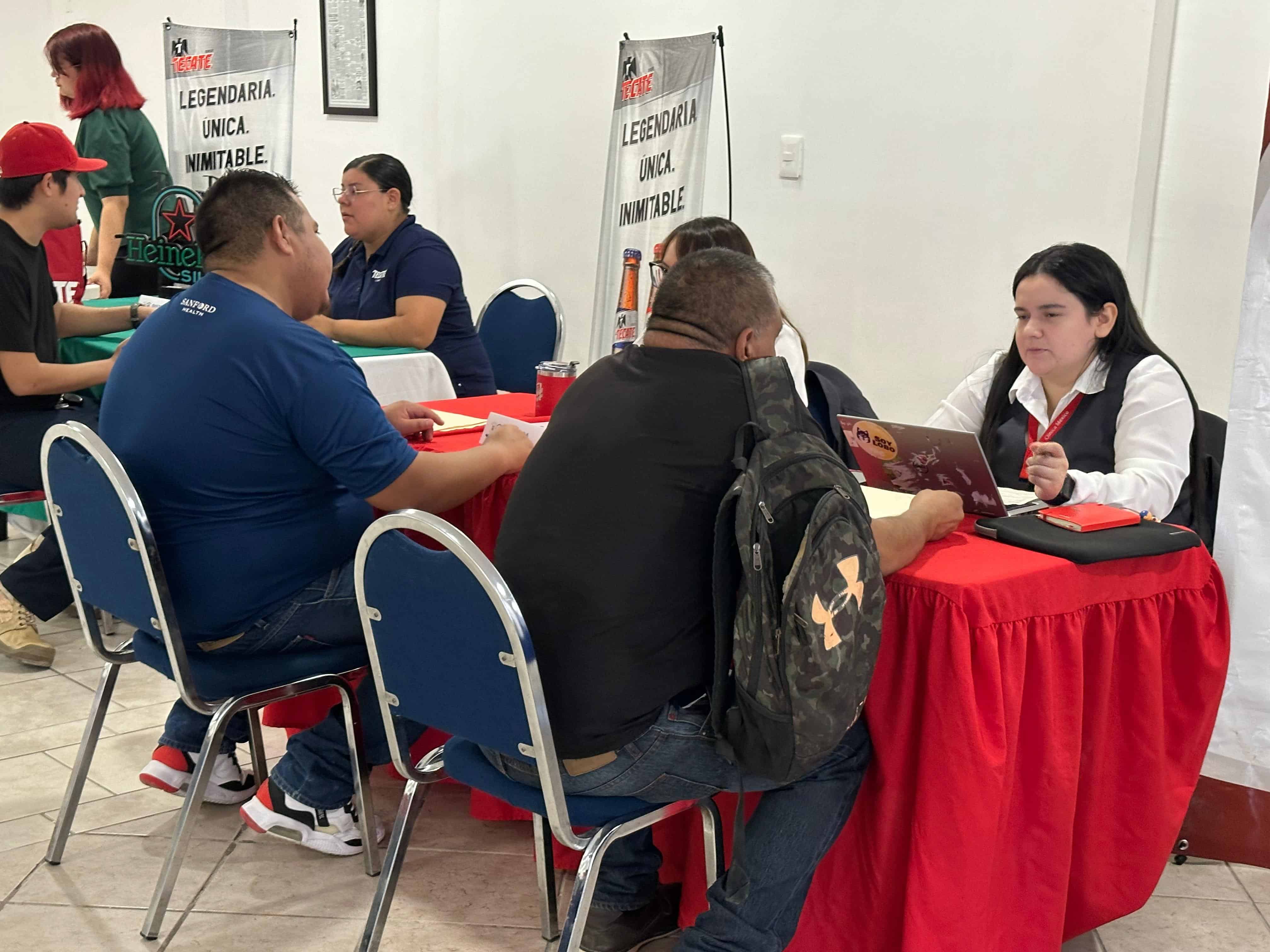 Feria del Empleo en Piedras Negras Desborda Expectativas con Cientos de Aspirantes