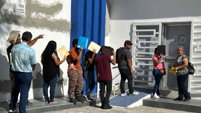 Feria del Empleo en Piedras Negras Desborda Expectativas con Cientos de Aspirantes