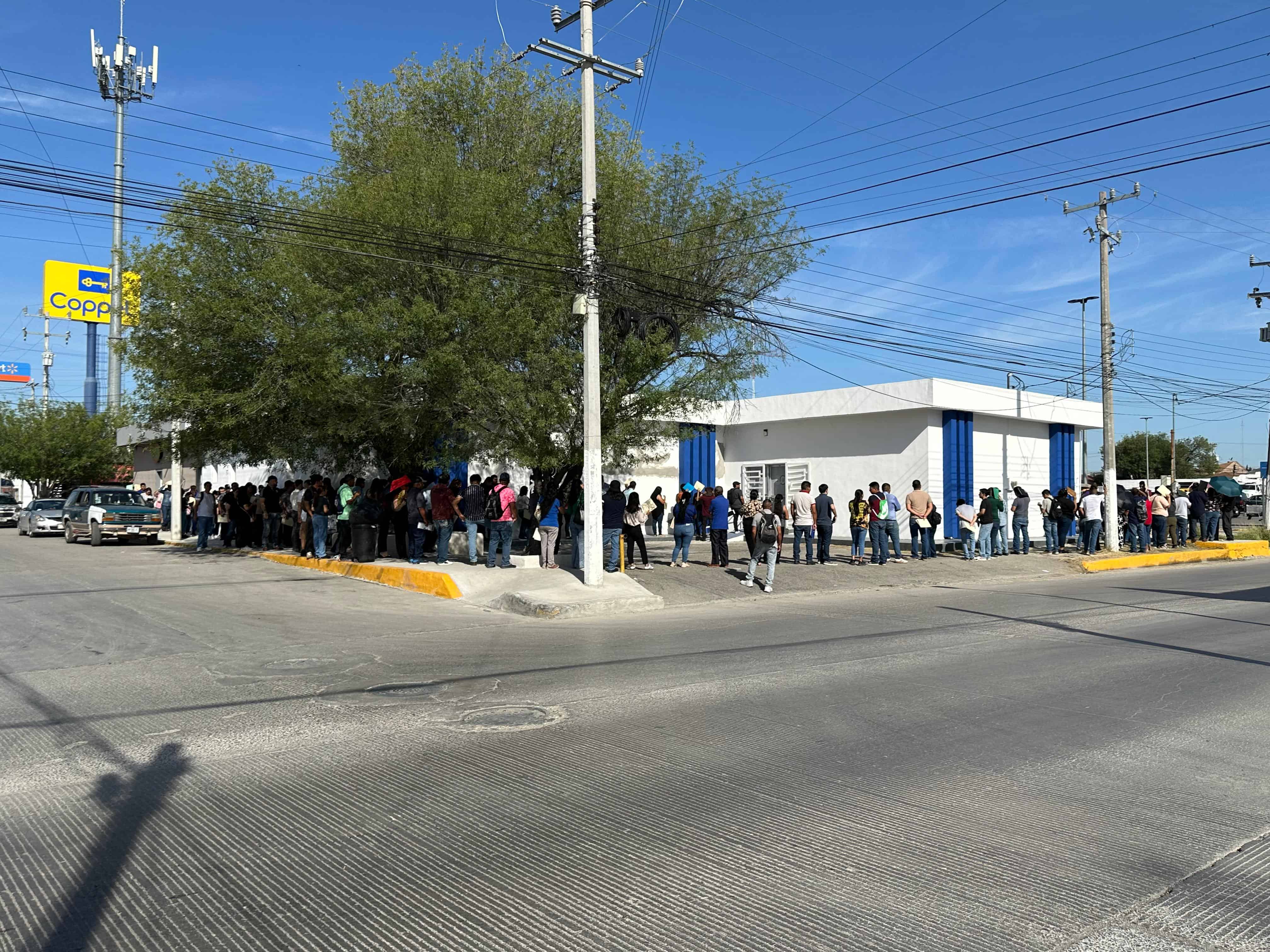 Feria del Empleo en Piedras Negras Desborda Expectativas con Cientos de Aspirantes