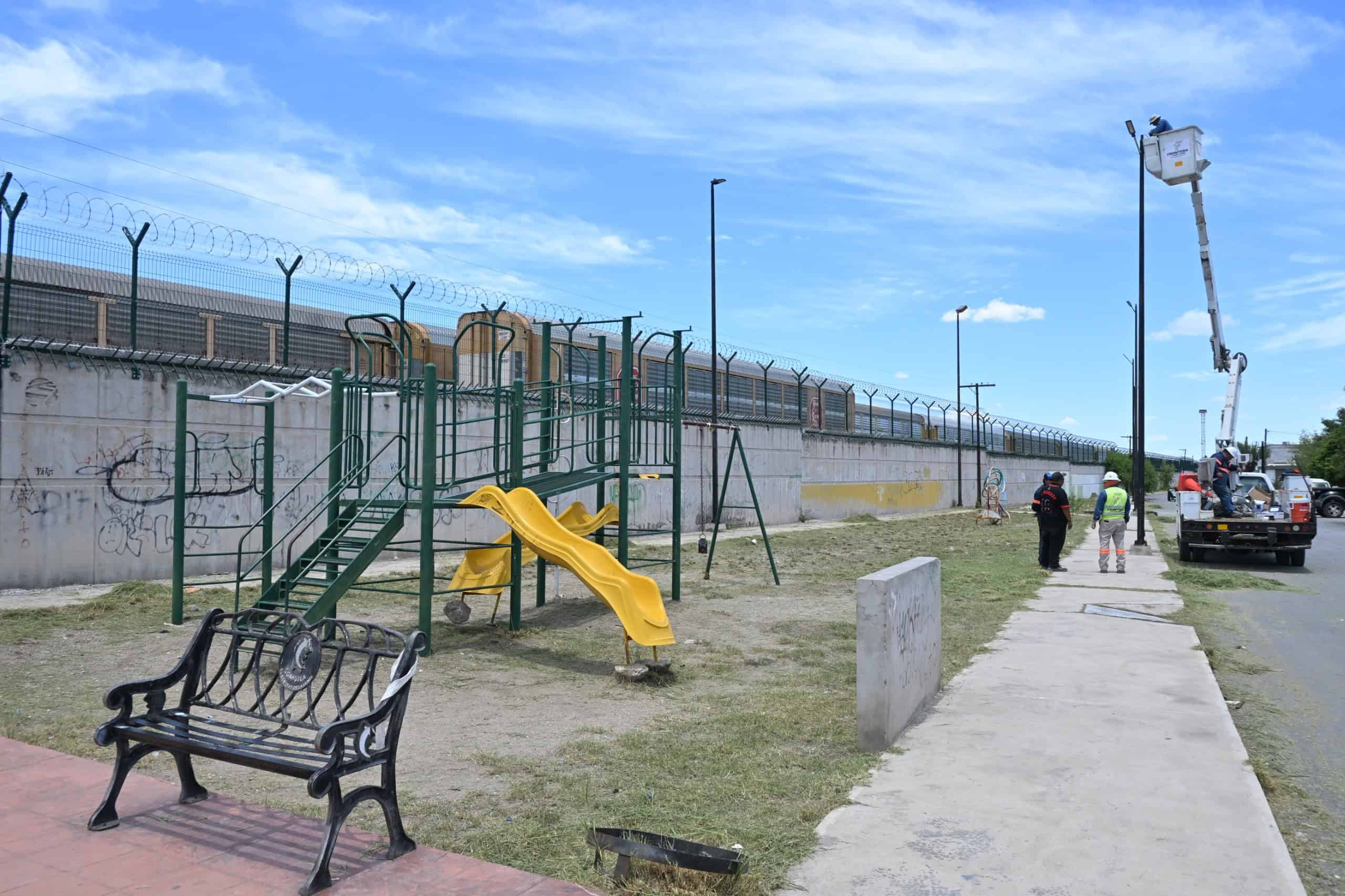 Alcaldesa Sari Pérez Cantú Lidera Iniciativa de Iluminación en Frontera