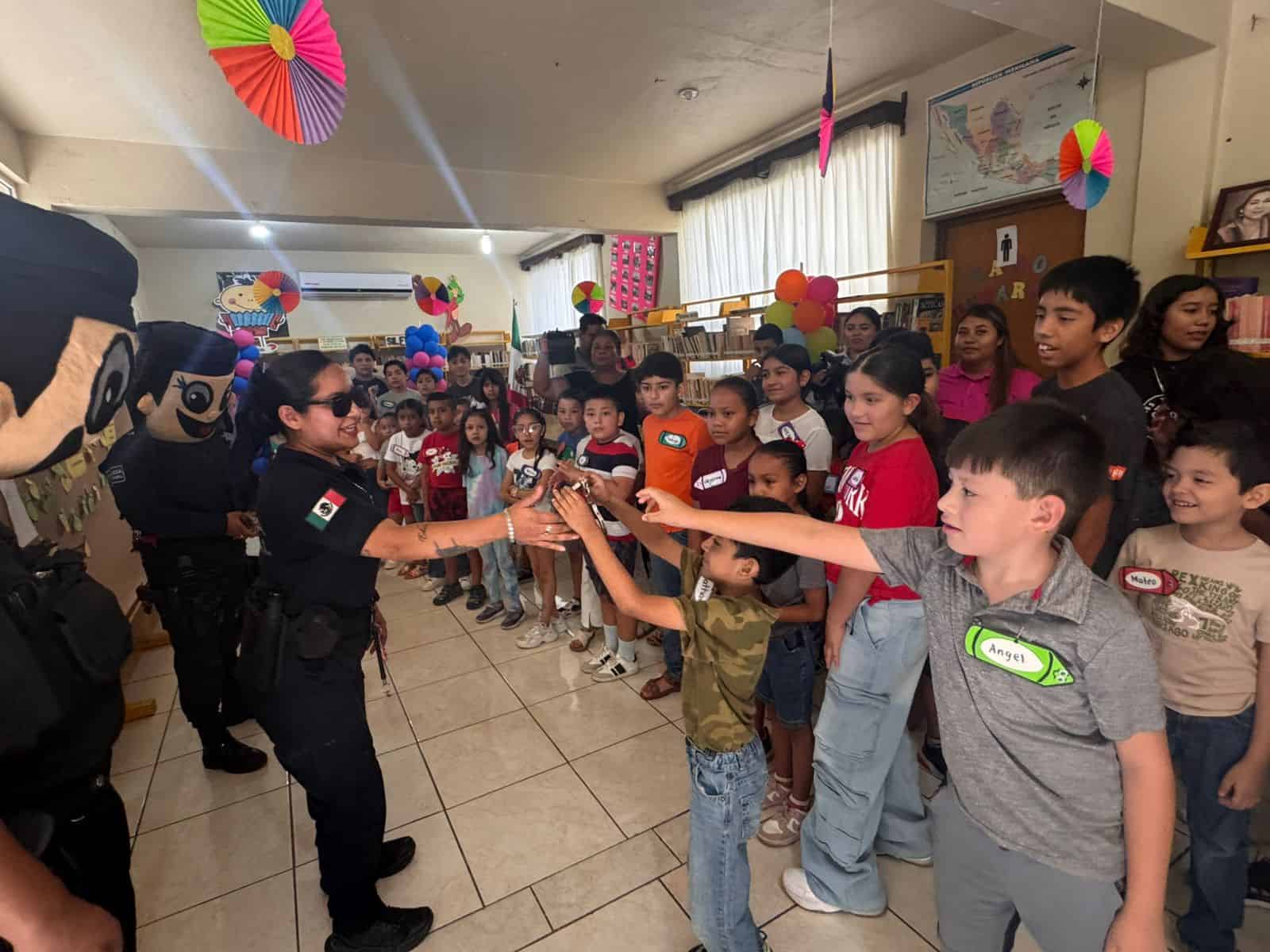 Visita especial de Seguridad Pública fortalece lazos con niños de Múzquiz