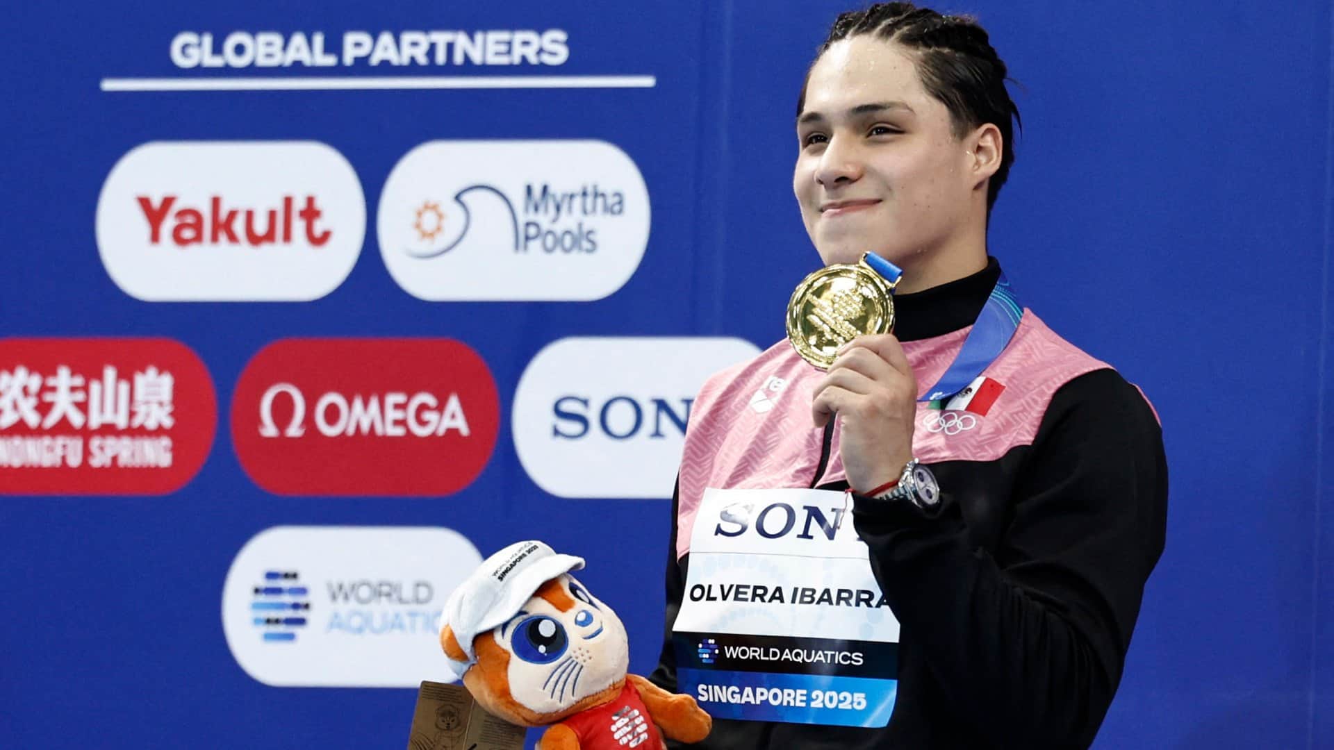 Osmar Olvera rompe el dominio chino y conquista el oro mundial en trampolín