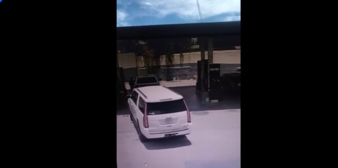 Me arrastró con todo y manguera: despachador narra fuga de conductor que no pagó gasolina