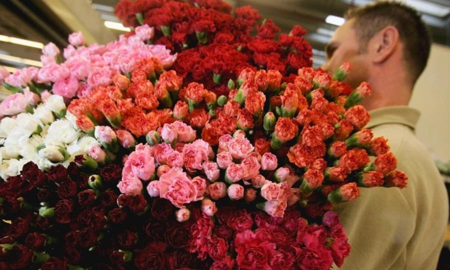 Origen y significado de regalar flores en el Día de la Novia