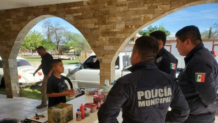 De Susto a Sonrisa: Patrullas Sorprenden a Niño Vendedor de Aguas en Nava