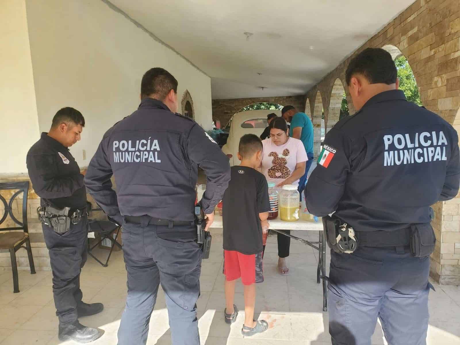 De Susto a Sonrisa: Patrullas Sorprenden a Niño Vendedor de Aguas en Nava