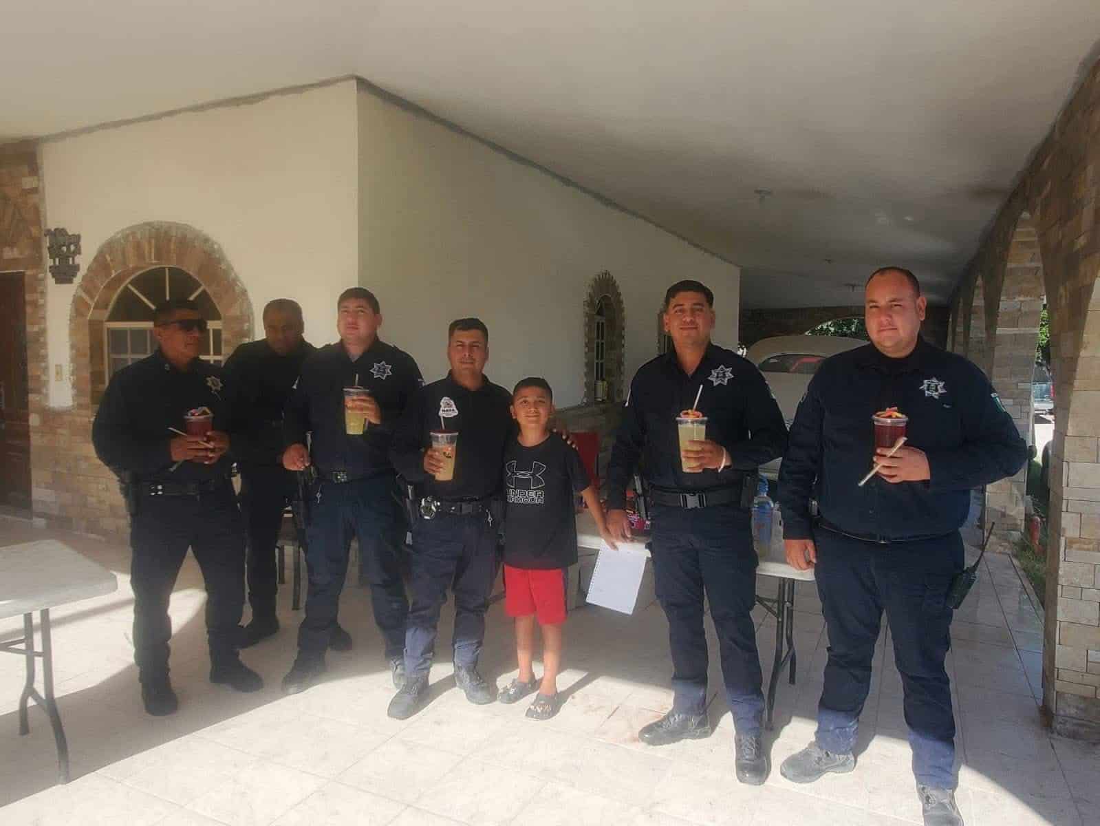 De Susto a Sonrisa: Patrullas Sorprenden a Niño Vendedor de Aguas en Nava