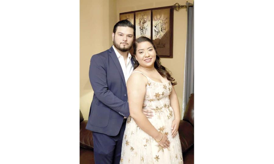 Emotiva reunión familiar por compromiso matrimonial entre Marina y Tadeo