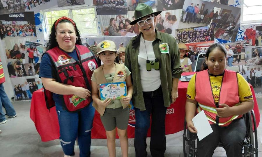 Celebración del cierre del curso de verano Jurassic Park para niñas y niños en Las Villas de Agujita