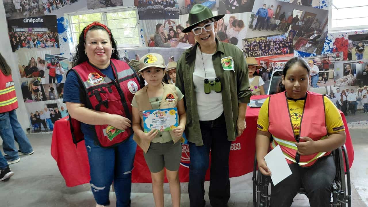 Celebración del cierre del curso de verano Jurassic Park para niñas y niños en Las Villas de Agujita