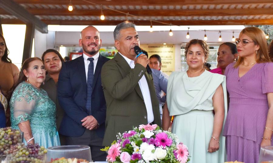Emotiva coronación de la Reina del Adulto Mayor en Cuatro Ciénegas