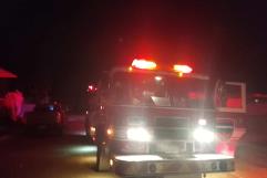 Vecinos intervienen para sofocar incendio en Melchor Múzquiz