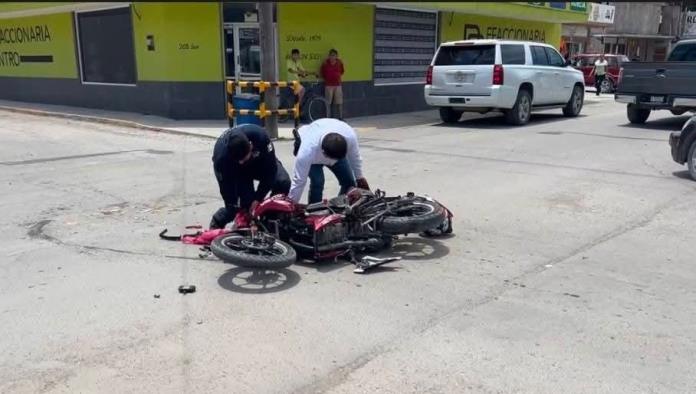 Atropellan a motociclista en Nava; conductor huye y es detenido
