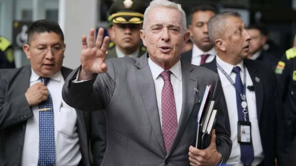 Álvaro Uribe Vélez condenado a 12 años de prisión domiciliaria por fraude procesal y soborno