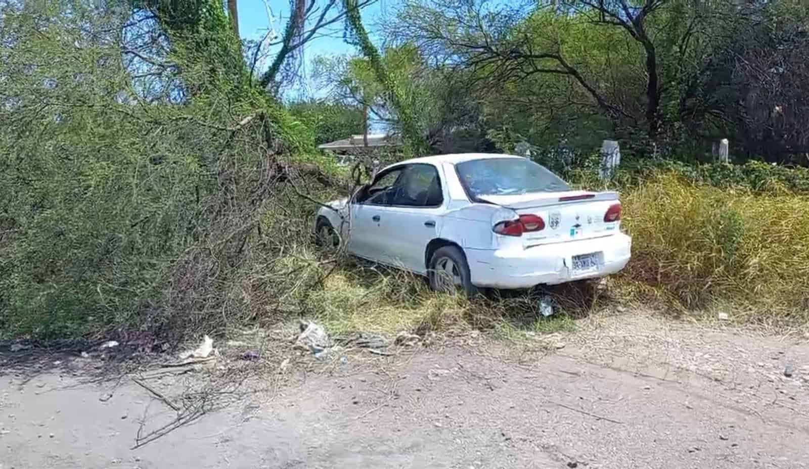 Accidente en la carretera Sabinas-Rosita deja dos adultos mayores lesionados