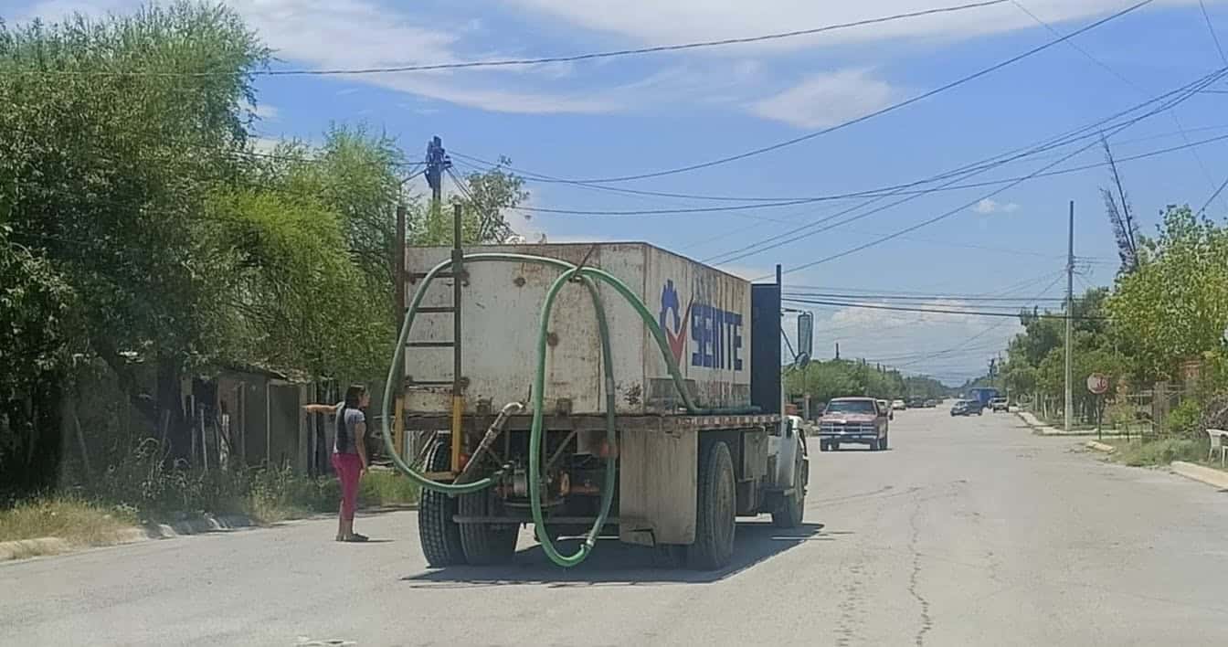 Alcalde de Sabinas reconoce incapacidad para resolver desabasto de agua
