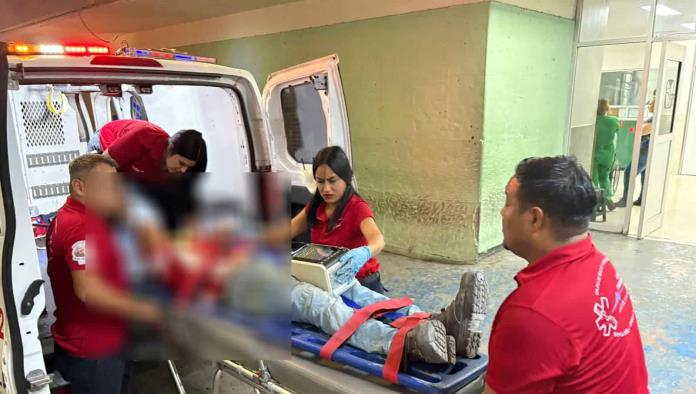 Grave motociclista por choque contra camellón