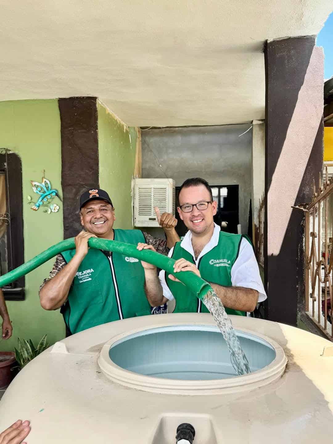 El Equipo Mejora Sabinas continúa llevando agua a quienes más lo necesitan