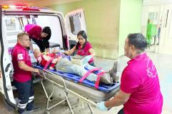 Motociclista en estado crítico tras chocar contra camellón en Coahuila