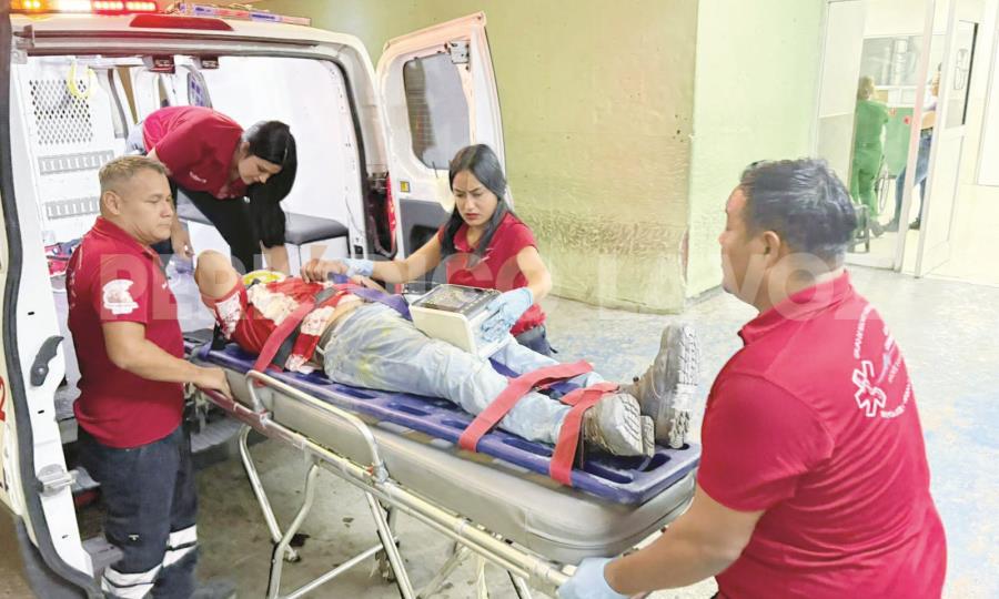 Motociclista en estado crítico tras chocar contra camellón en Coahuila