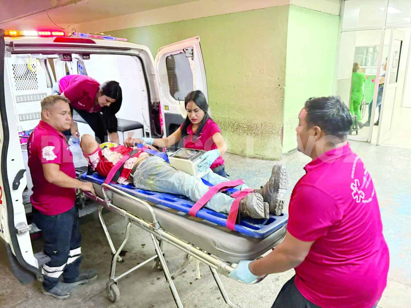 Motociclista en estado crítico tras chocar contra camellón en Coahuila