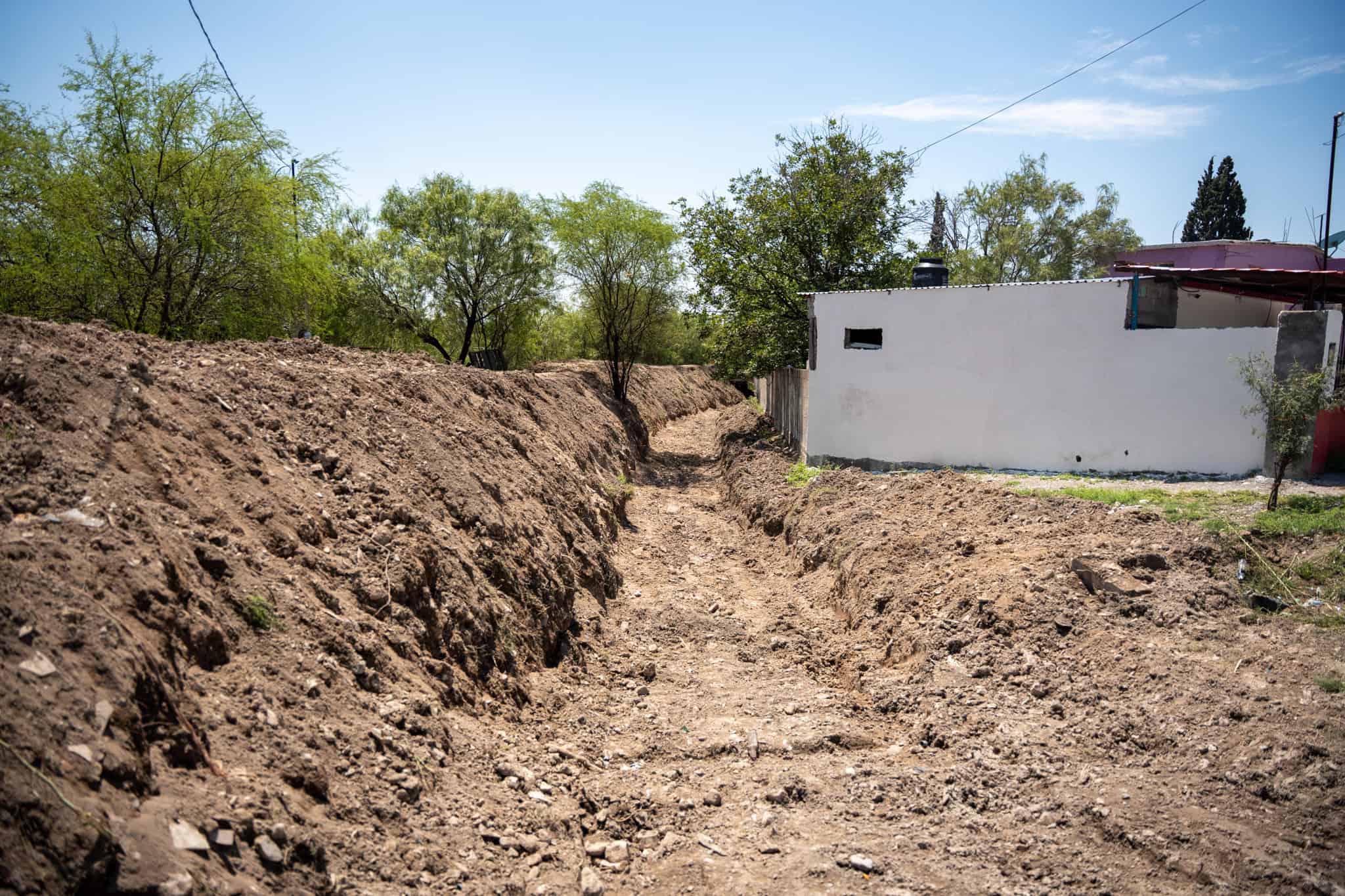 Desazolvan arroyo en Castaños para prevenir inundaciones