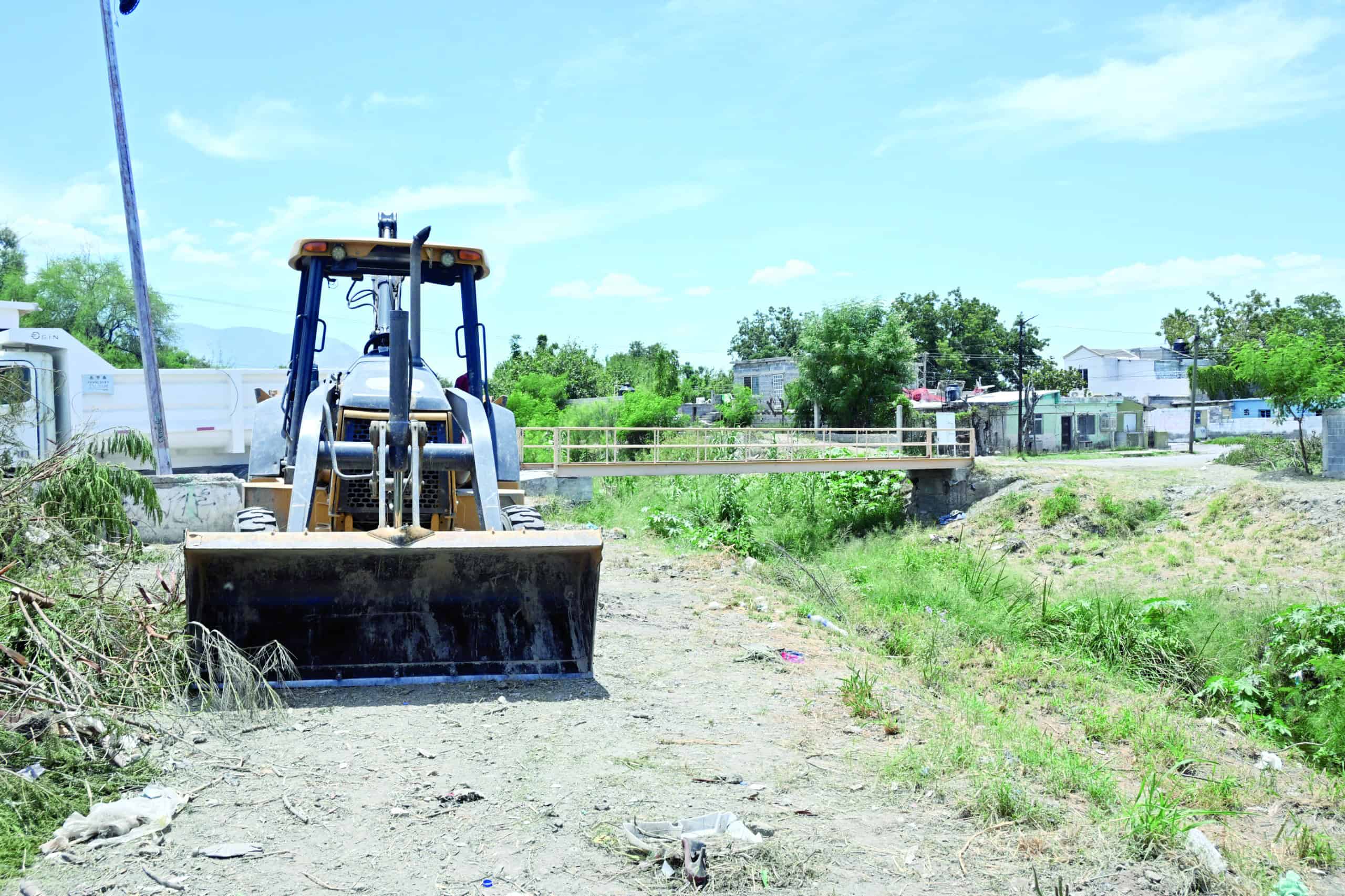 Sari Pérez refuerza la limpieza del arroyo Frontera en Frontera, Coahuila